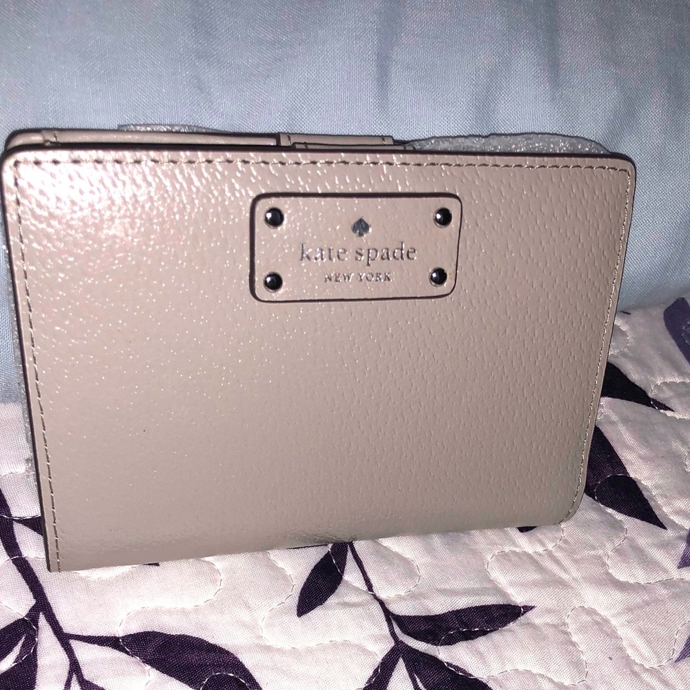 NWT Kate Spade Grove Street Tellie Wallet Soft Taupe Leather Style WLRU2822